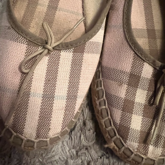 **SOLD** Burberry Pink Plaid Espadrilles in size 38 - Well loved - Picture 4 of 4